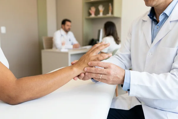 Reabilitação da mão após imobilização ou cirurgia